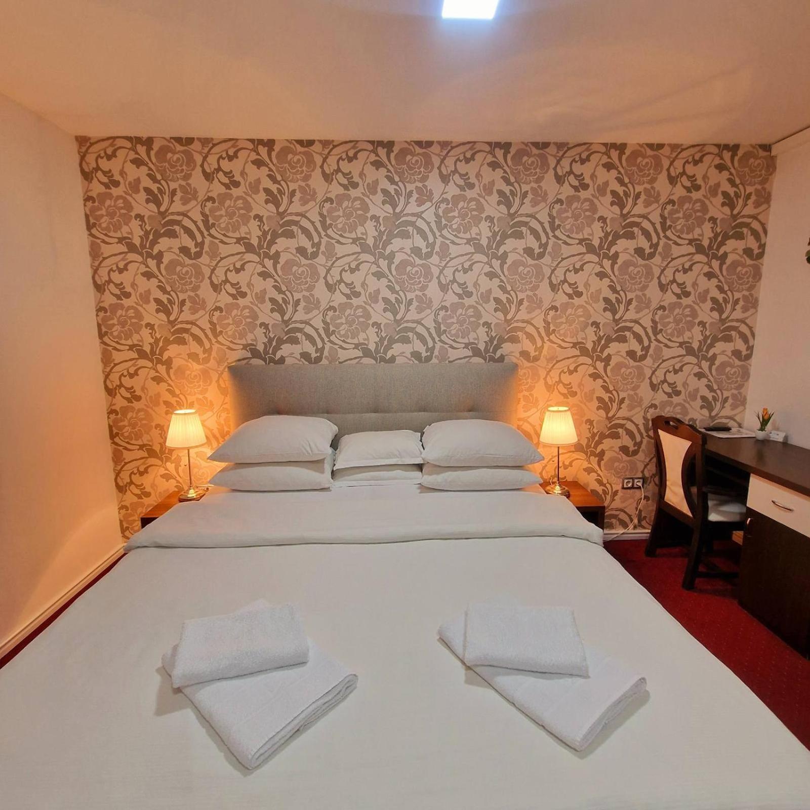 Swiss Plus Hotel Bihac Exterior photo
